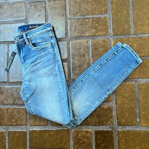 NWT Blank NYC The Bond Midrise Distressed Skinny Jean in Delaytionship